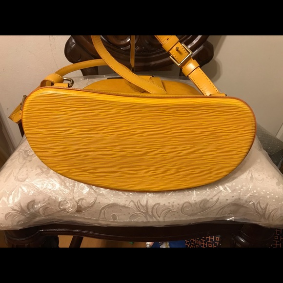 Louis Vuitton Epi yellow backpack - Picture 5 of 13